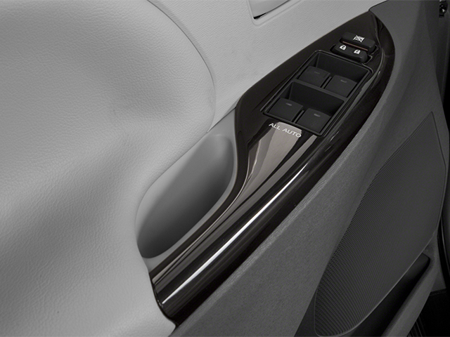 2014 Toyota Sienna XLE Mobility Auto Access