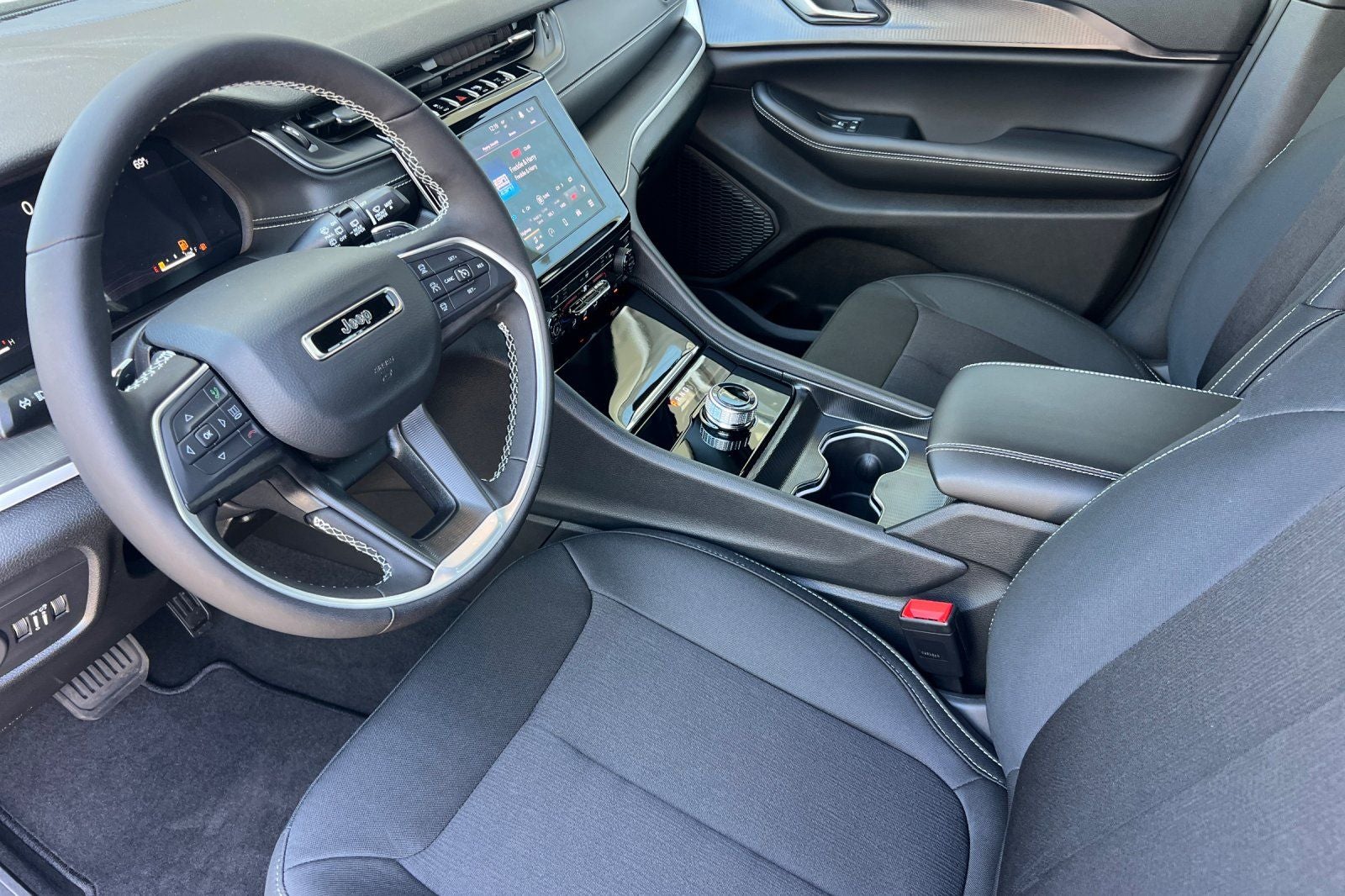 2026 Jeep Grand Cherokee GRAND CHEROKEE LAREDO X 4X4