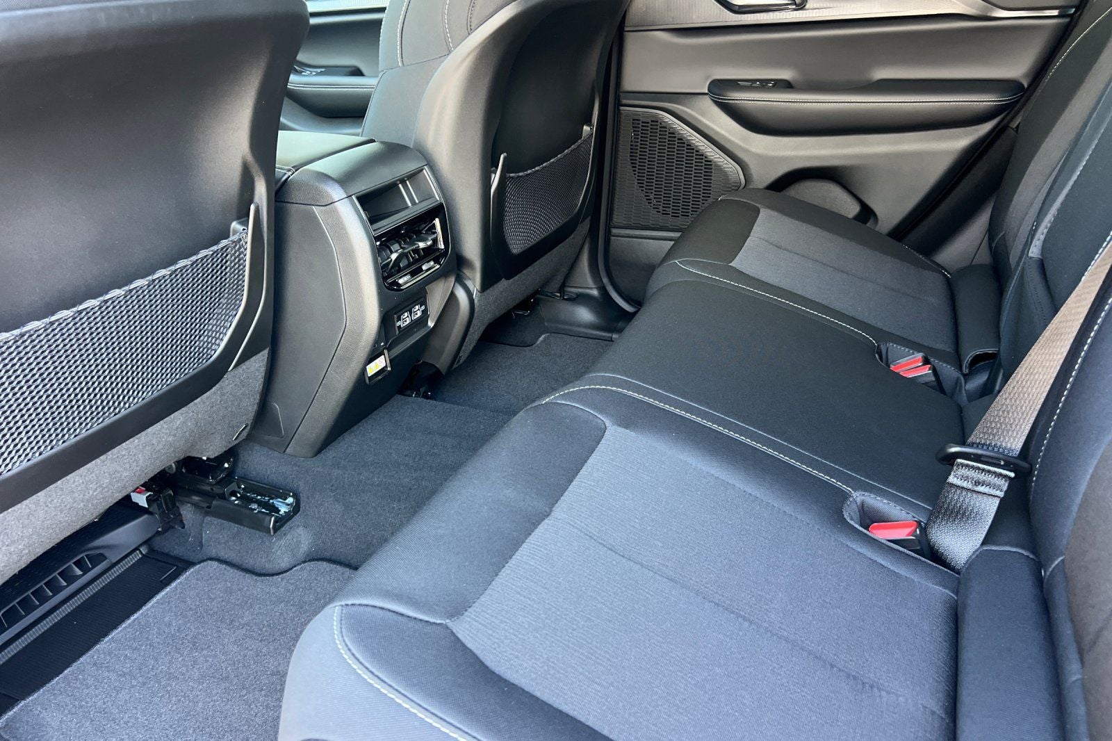 2026 Jeep Grand Cherokee GRAND CHEROKEE LAREDO X 4X4