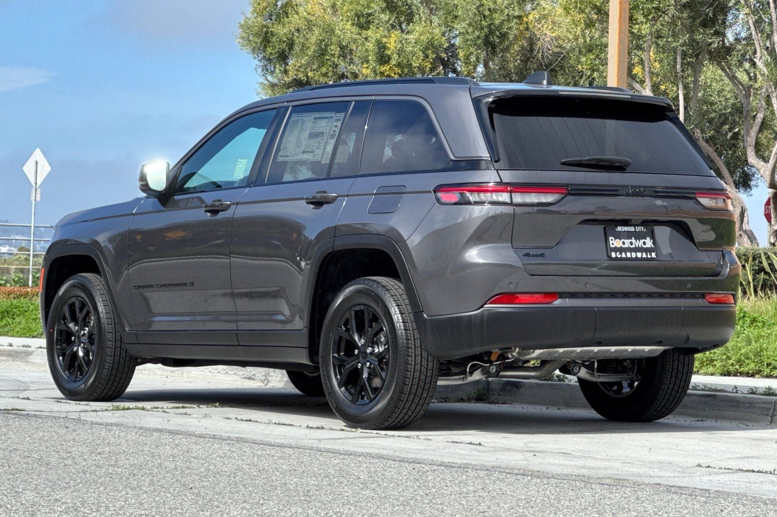 2026 Jeep Grand Cherokee GRAND CHEROKEE LAREDO ALTITUDE 4X4