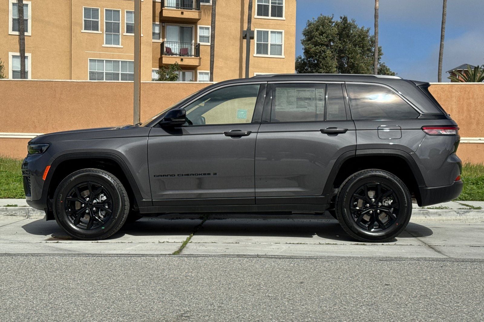 2026 Jeep Grand Cherokee GRAND CHEROKEE LAREDO ALTITUDE 4X4