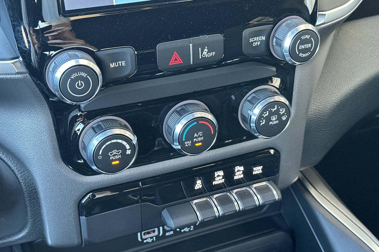 2026 RAM 1500 Express Crew Cab 4x4 5'7' Box
