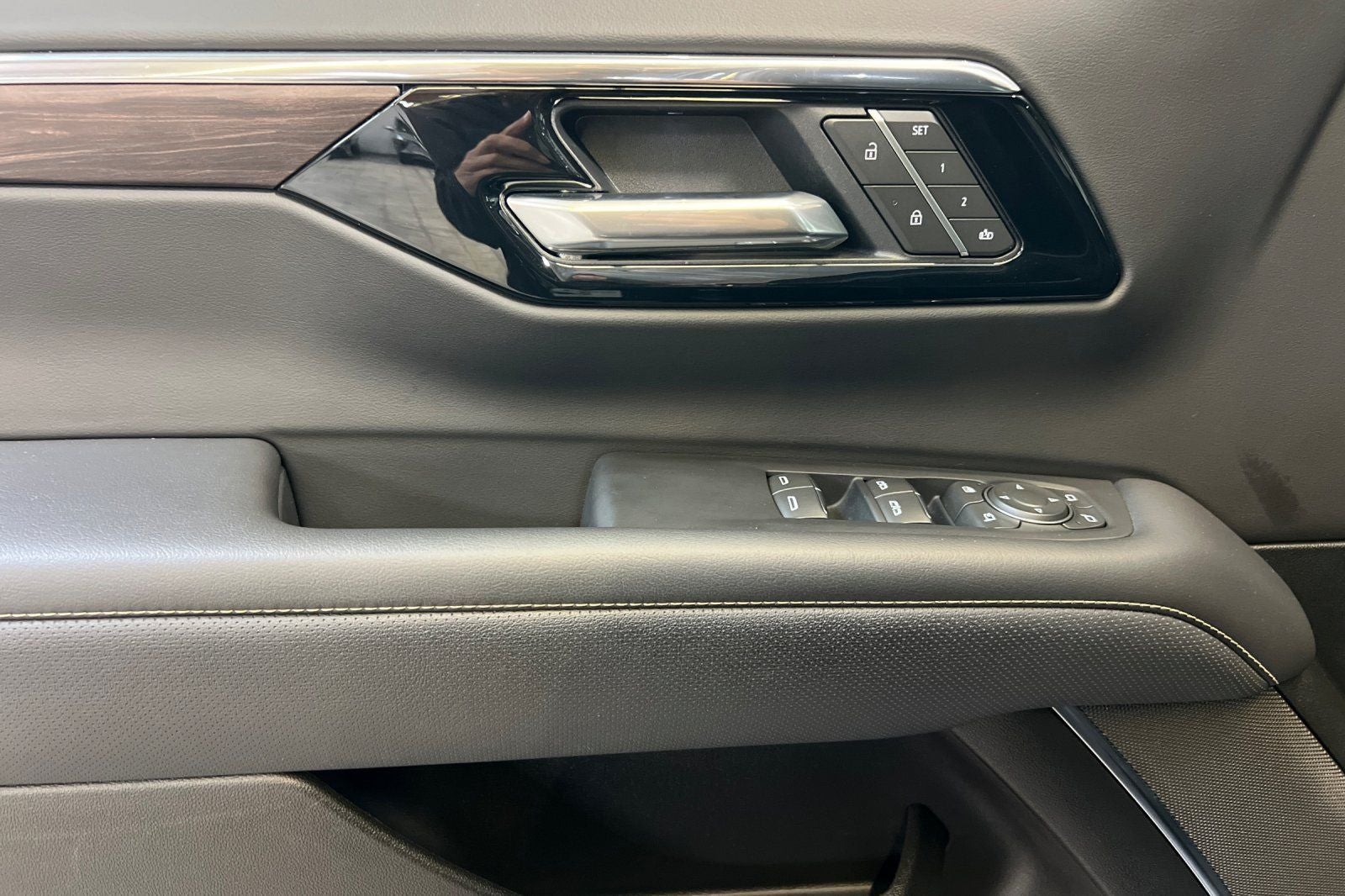 2025 Chevrolet Suburban 2WD Premier