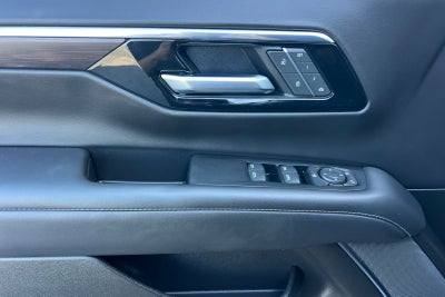 2025 Chevrolet Suburban 4WD LT