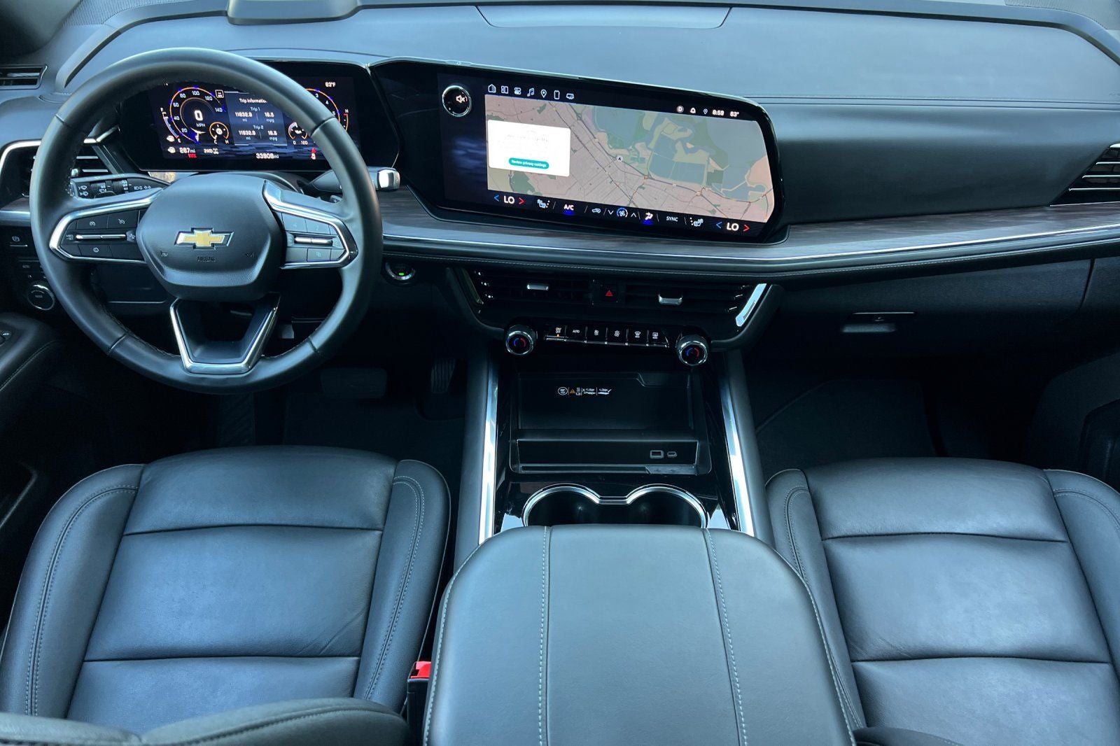 2025 Chevrolet Suburban 4WD LT