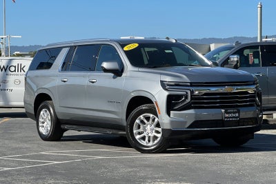 2025 Chevrolet Suburban 4WD LT
