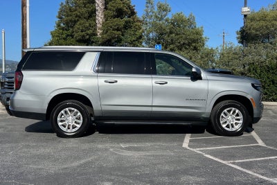 2025 Chevrolet Suburban 4WD LT