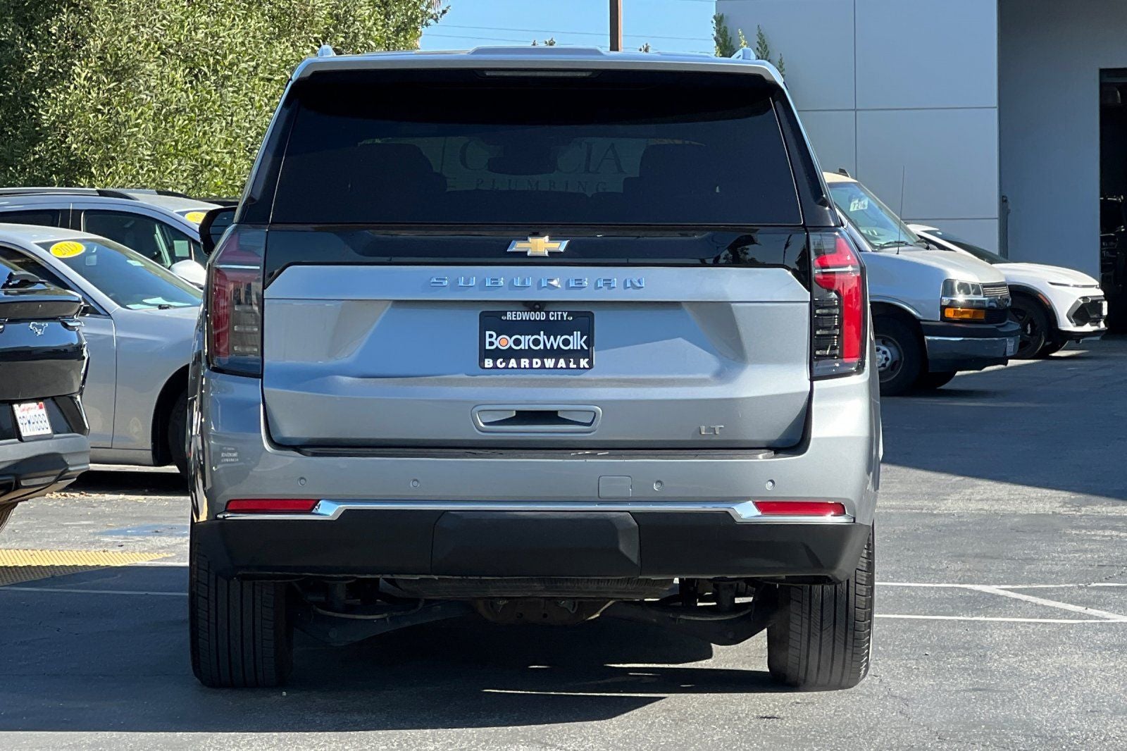 2025 Chevrolet Suburban 4WD LT