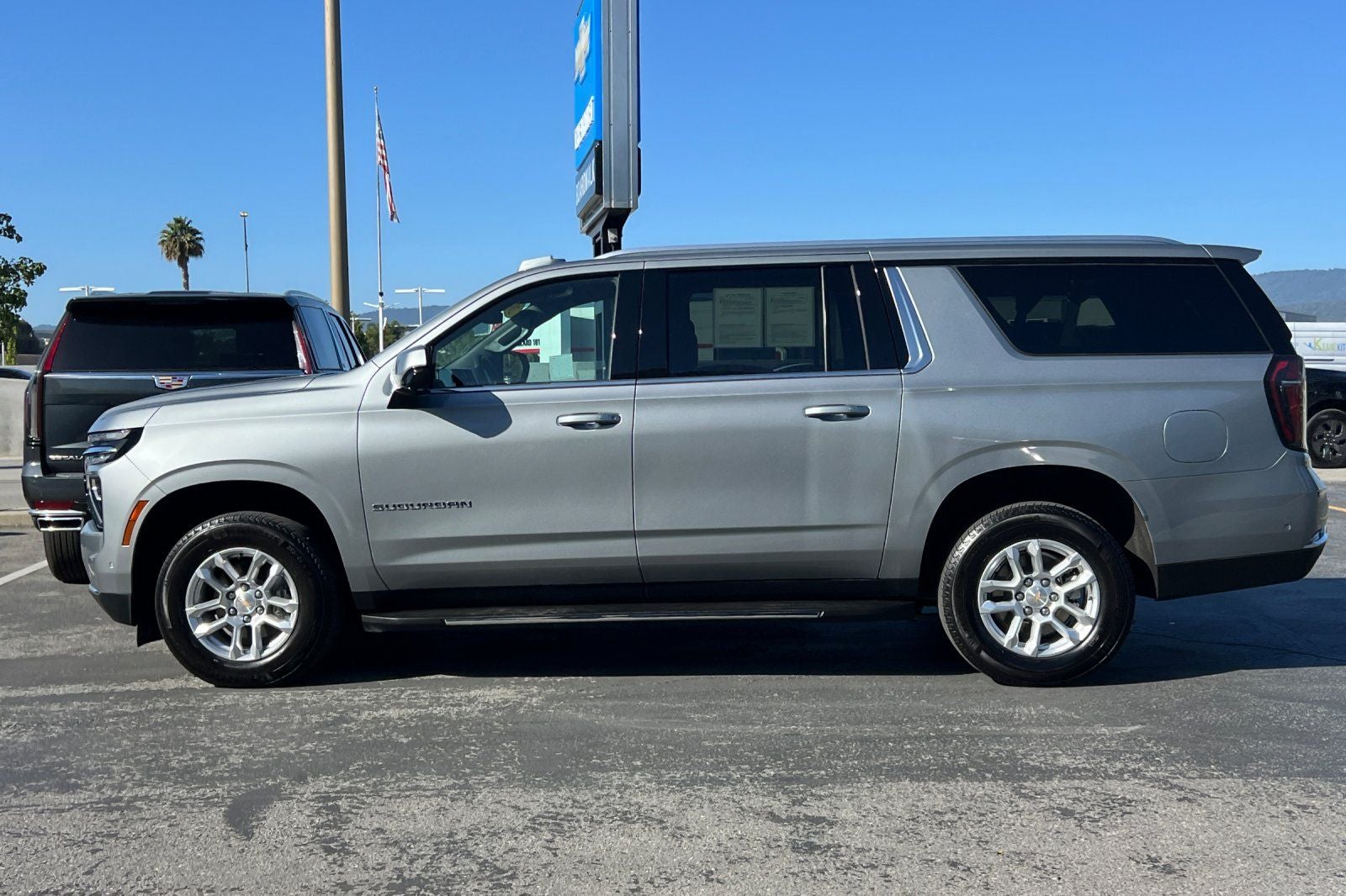 2025 Chevrolet Suburban 4WD LT