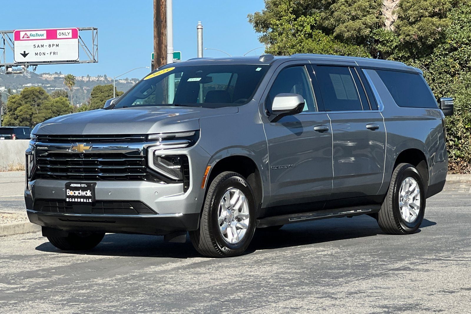 2025 Chevrolet Suburban 4WD LT