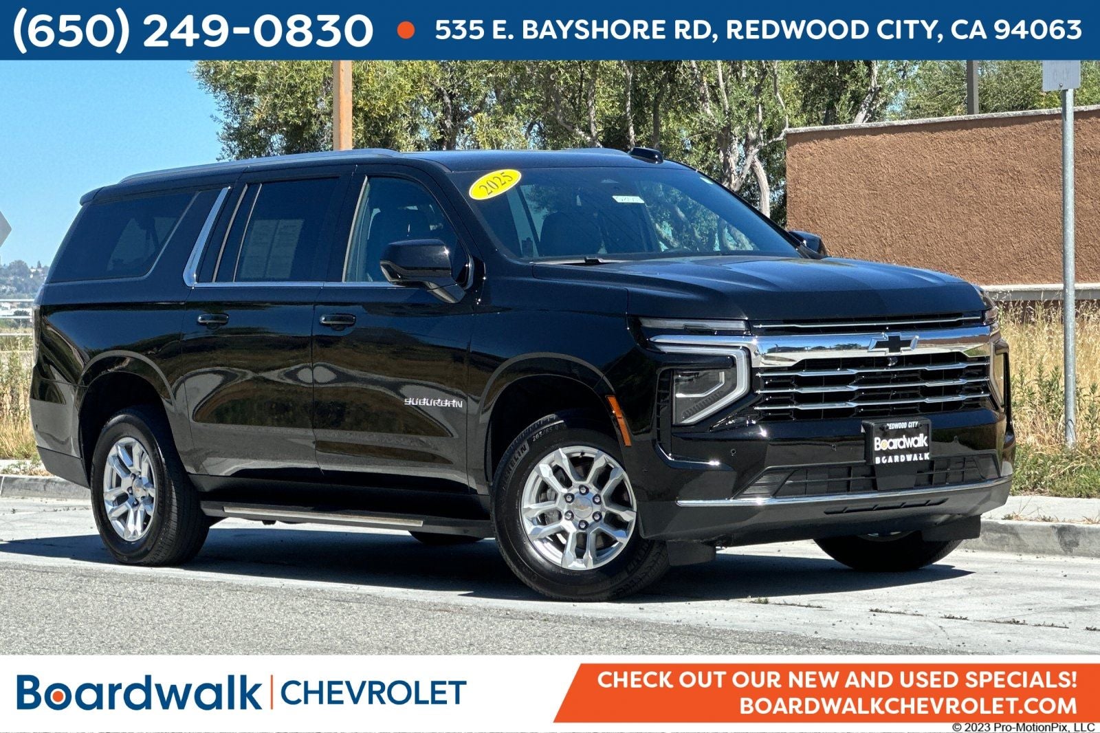 2025 Chevrolet Suburban 4WD LT