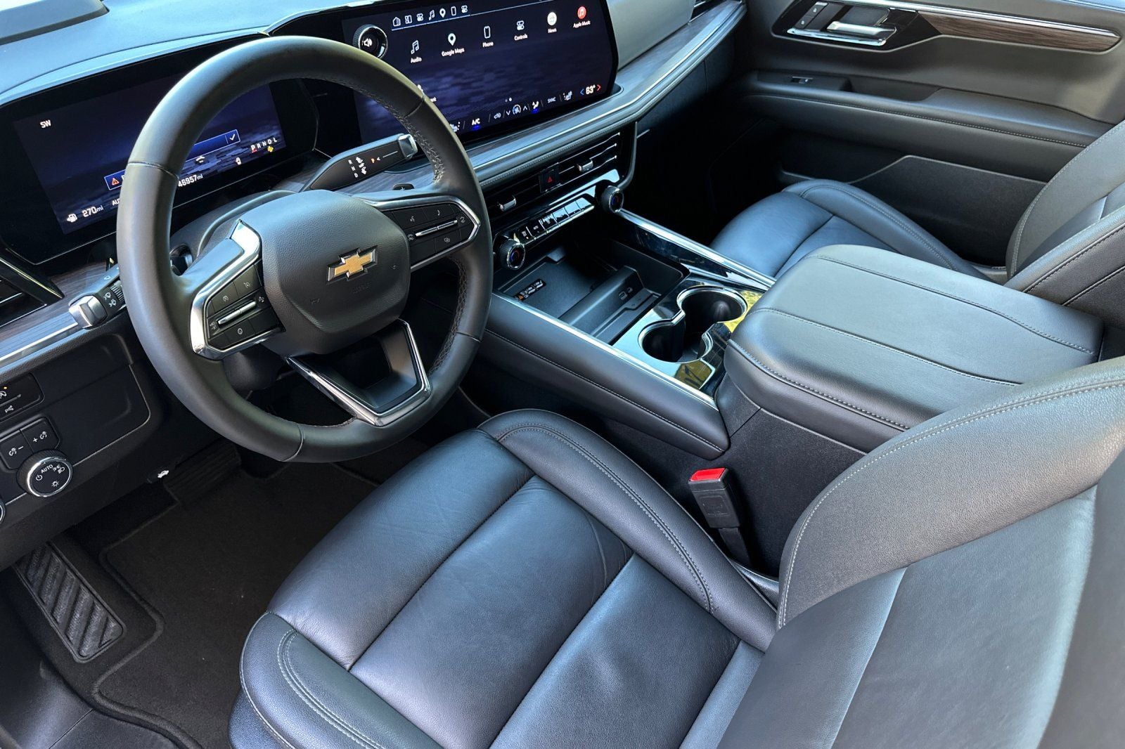 2025 Chevrolet Suburban 4WD LT