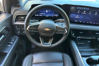 2025 Chevrolet Suburban 4WD LT