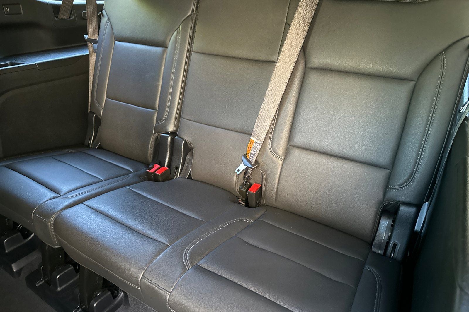 2025 Chevrolet Suburban 4WD LT