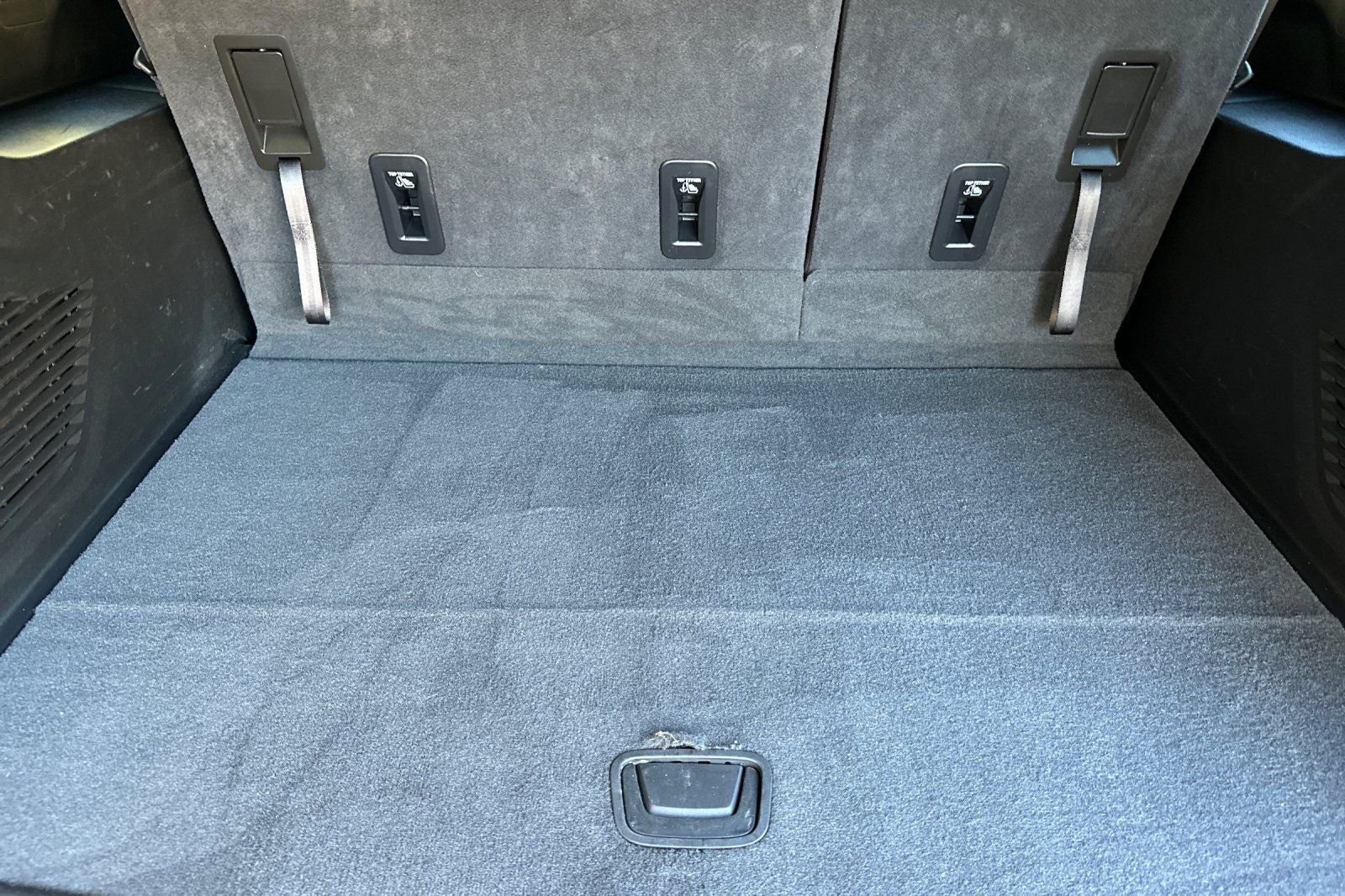 2025 Chevrolet Suburban 4WD LT