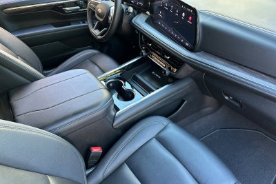 2025 Chevrolet Suburban 4WD LT