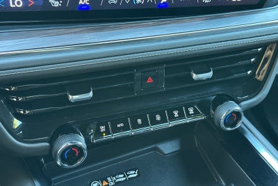 2025 Chevrolet Suburban 4WD LT