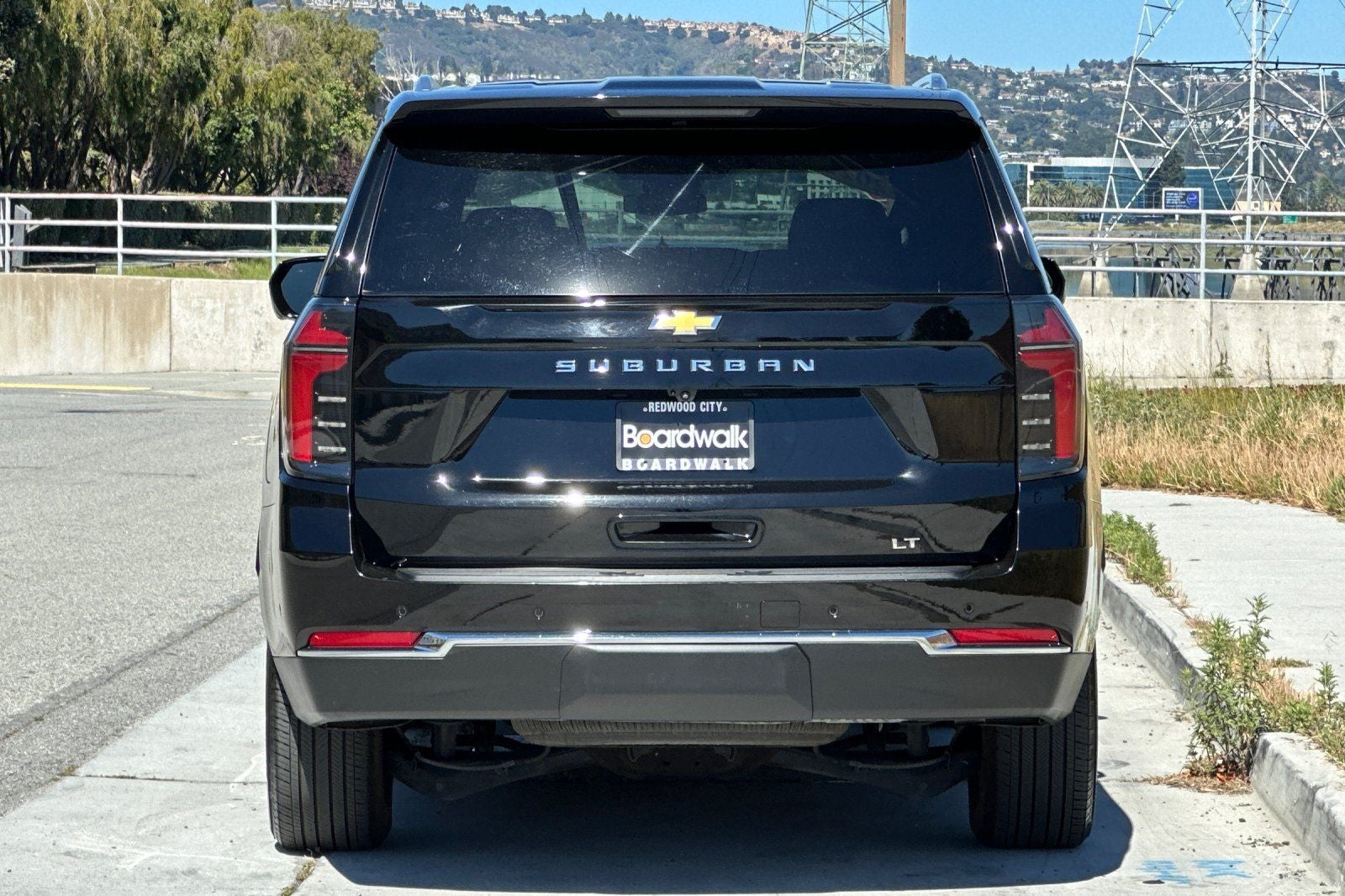 2025 Chevrolet Suburban 4WD LT
