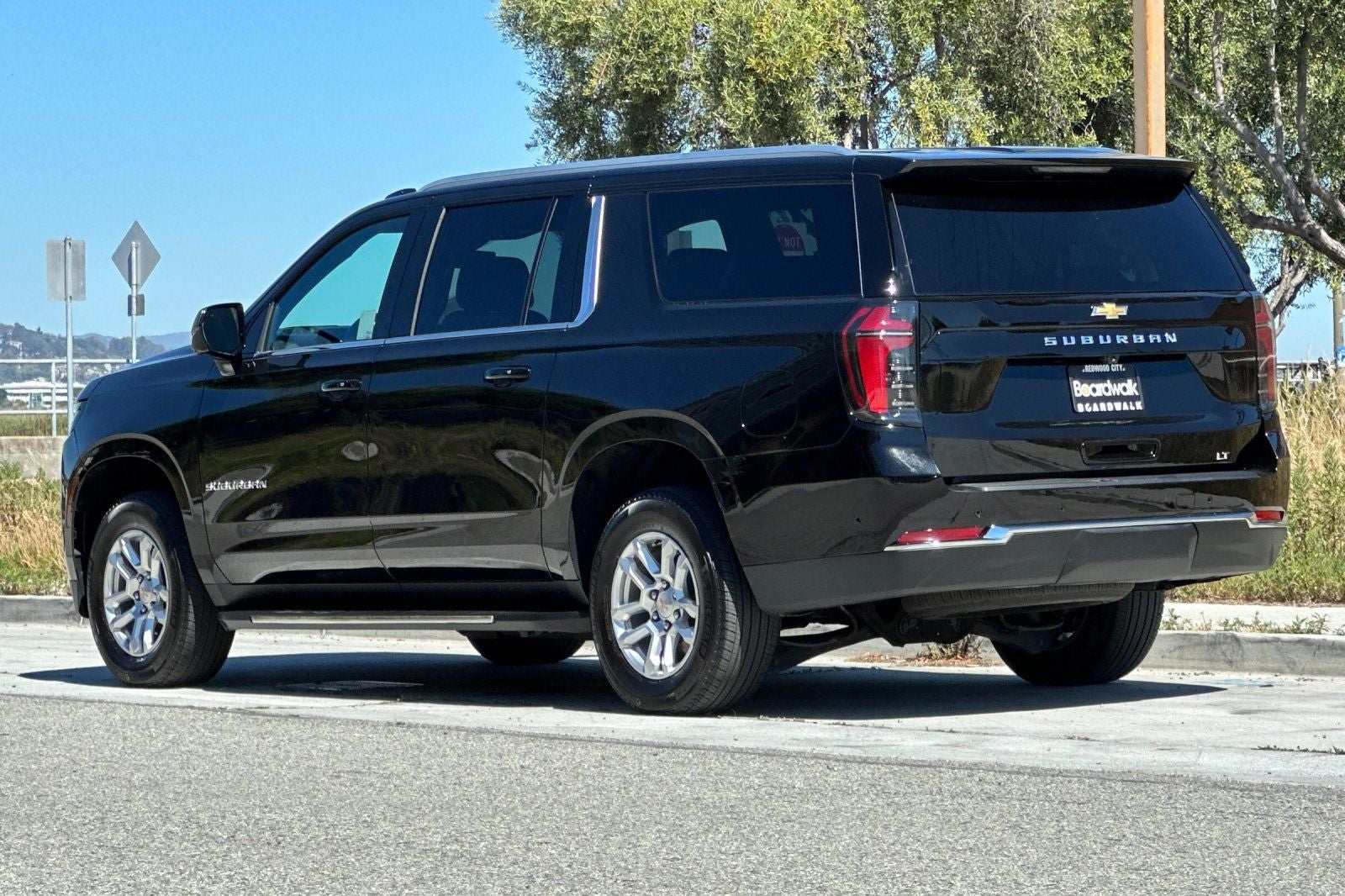 2025 Chevrolet Suburban 4WD LT
