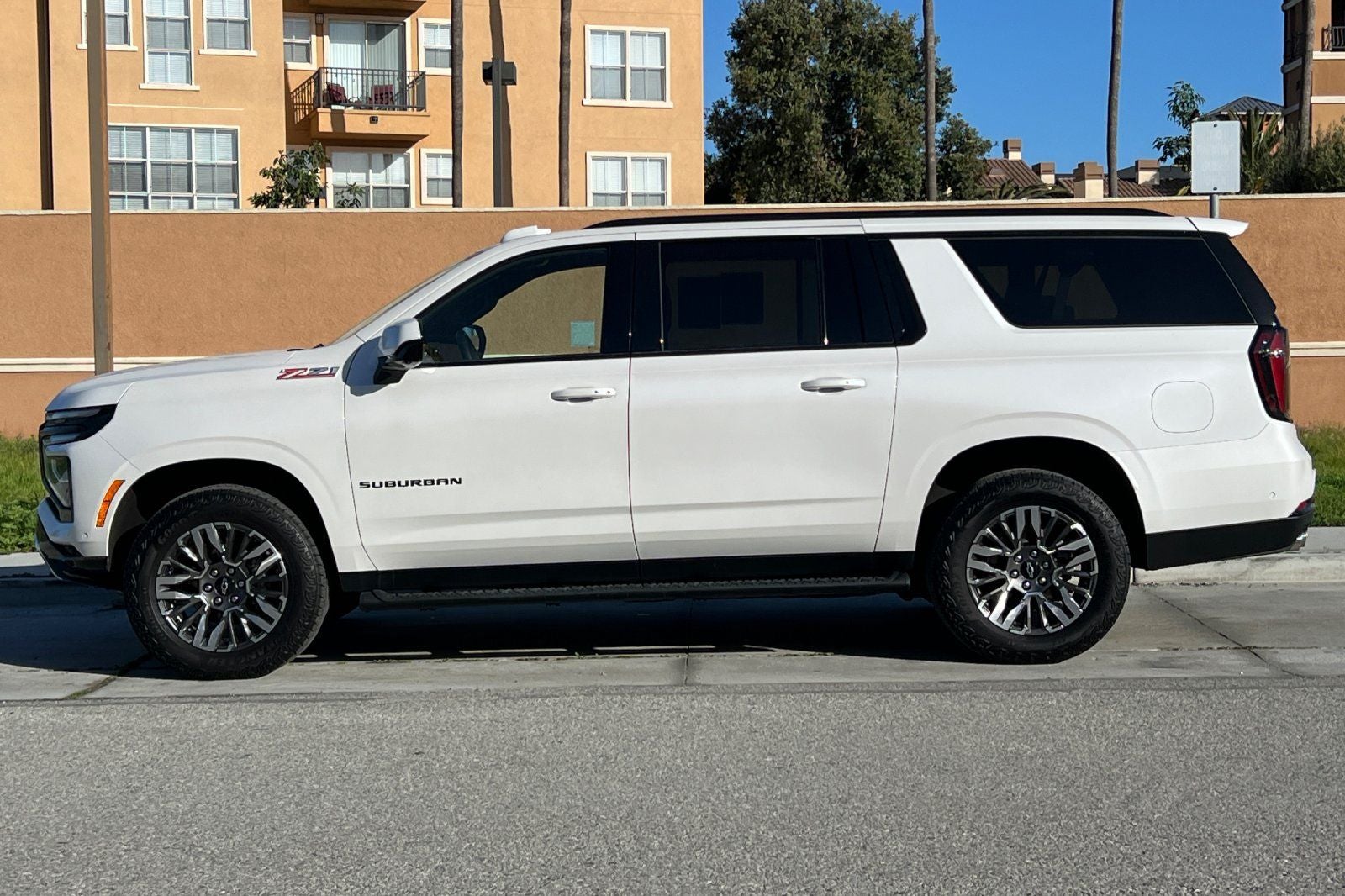 2025 Chevrolet Suburban 4WD Z71