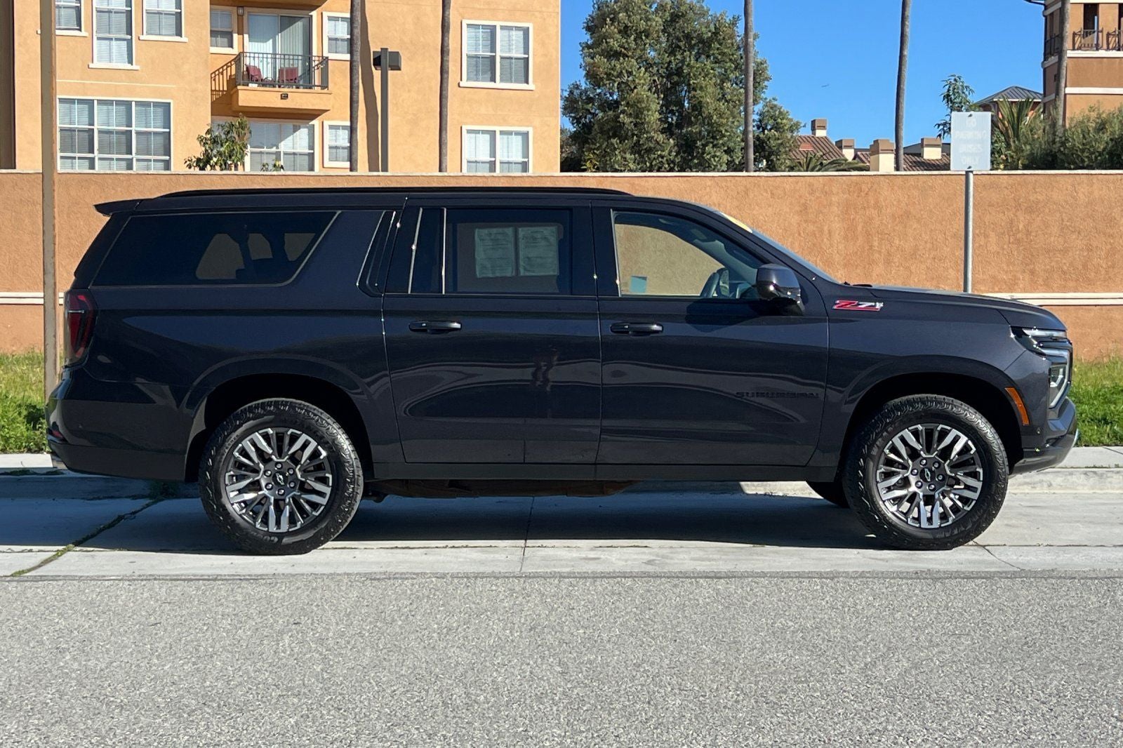 2025 Chevrolet Suburban 4WD Z71