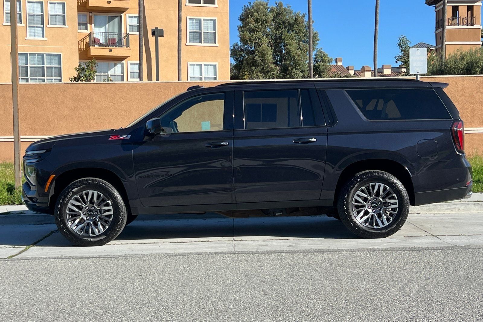 2025 Chevrolet Suburban 4WD Z71