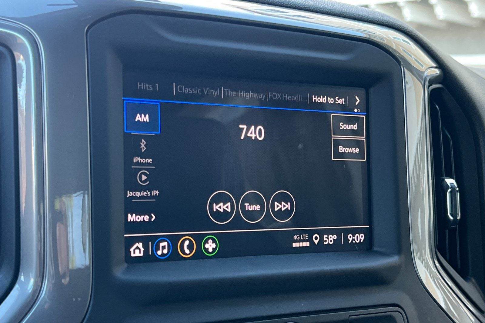 2023 Chevrolet Silverado 1500 4WD Crew Cab Short Bed Custom