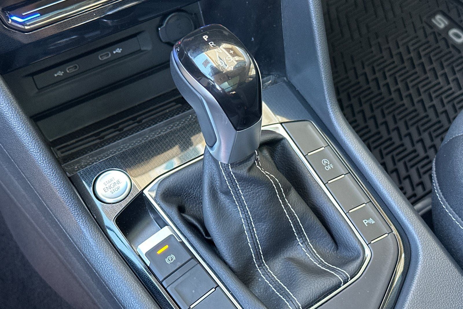 2026 Volkswagen Taos SE Black