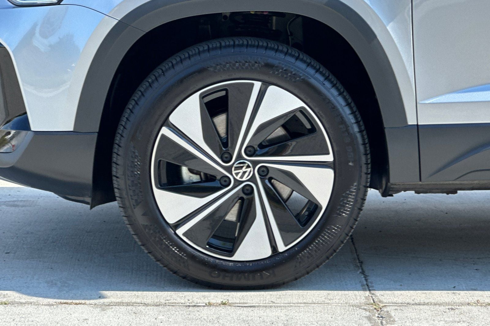 2026 Volkswagen Taos SE