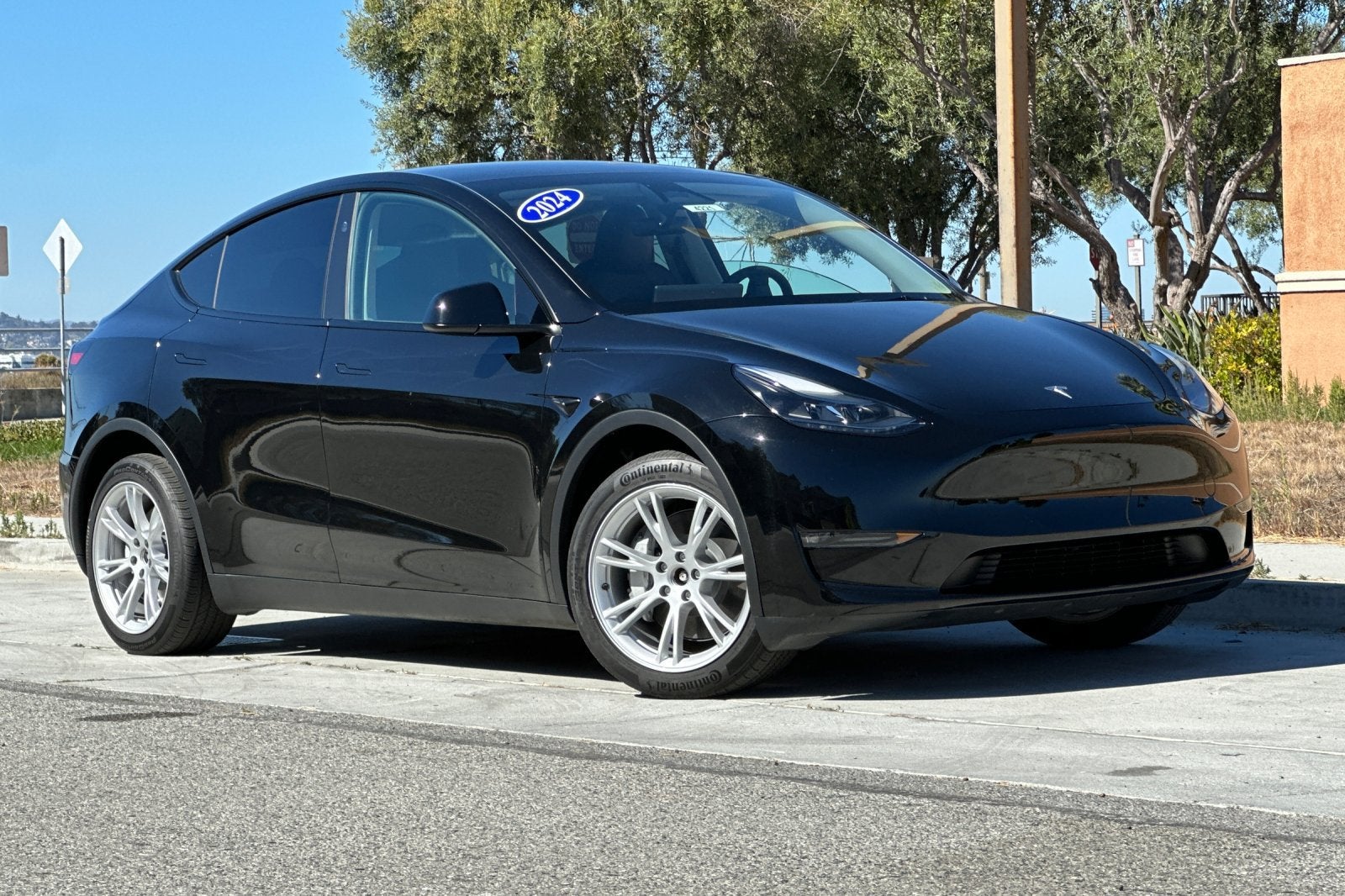 2024 Tesla Model Y Long Range Dual Motor All-Wheel Drive