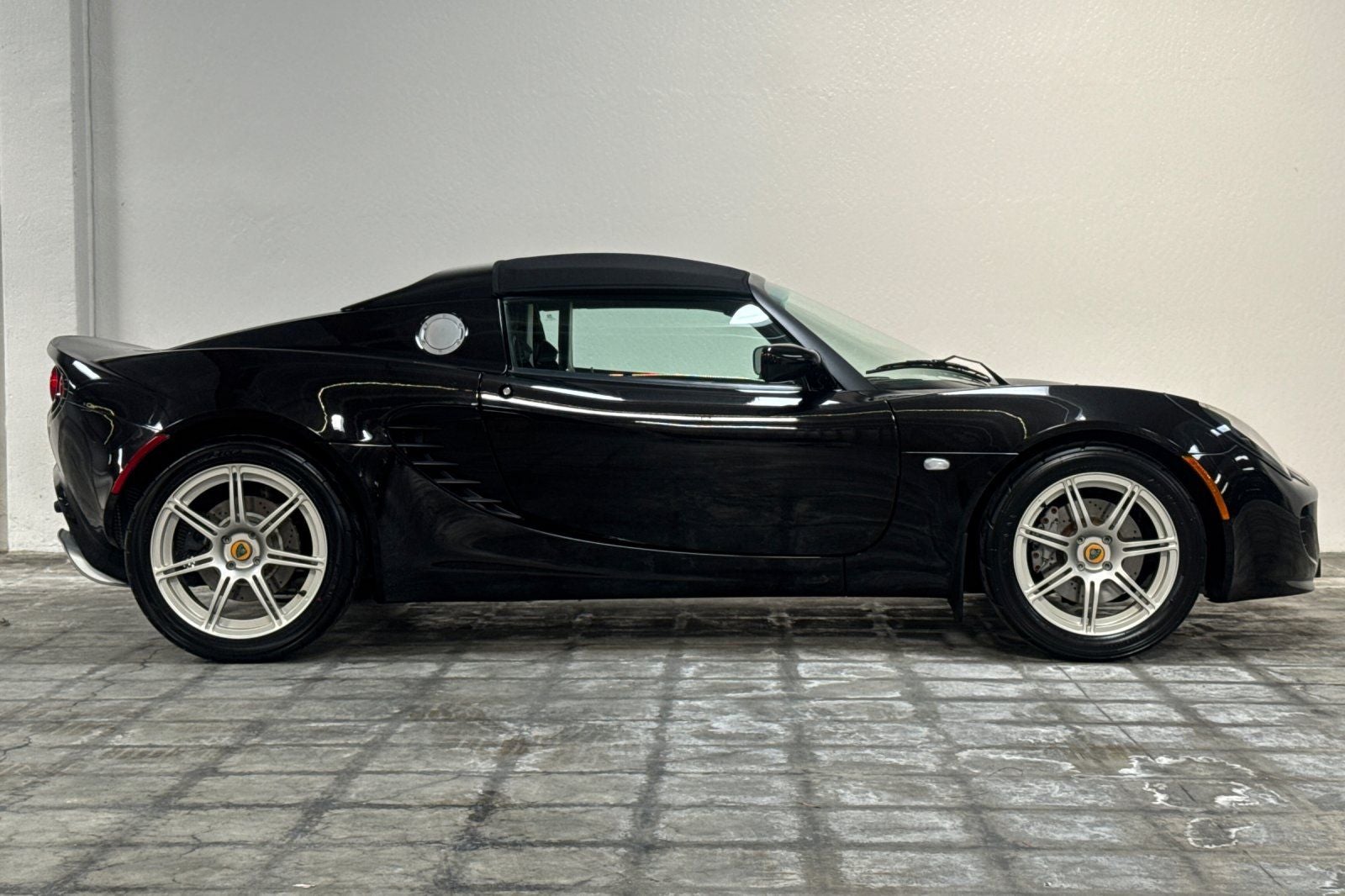 2005 Lotus Elise Base