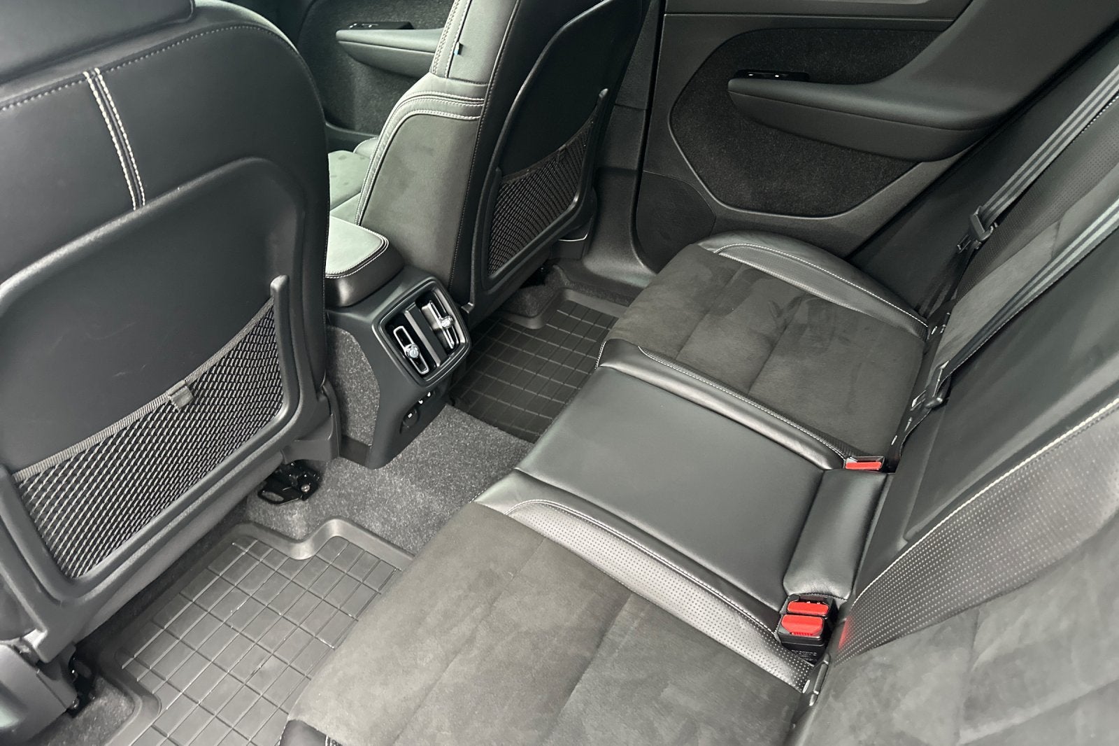2021 Volvo XC40 R-Design