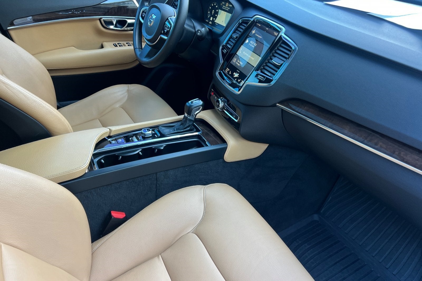 2016 Volvo XC90 T6 Momentum