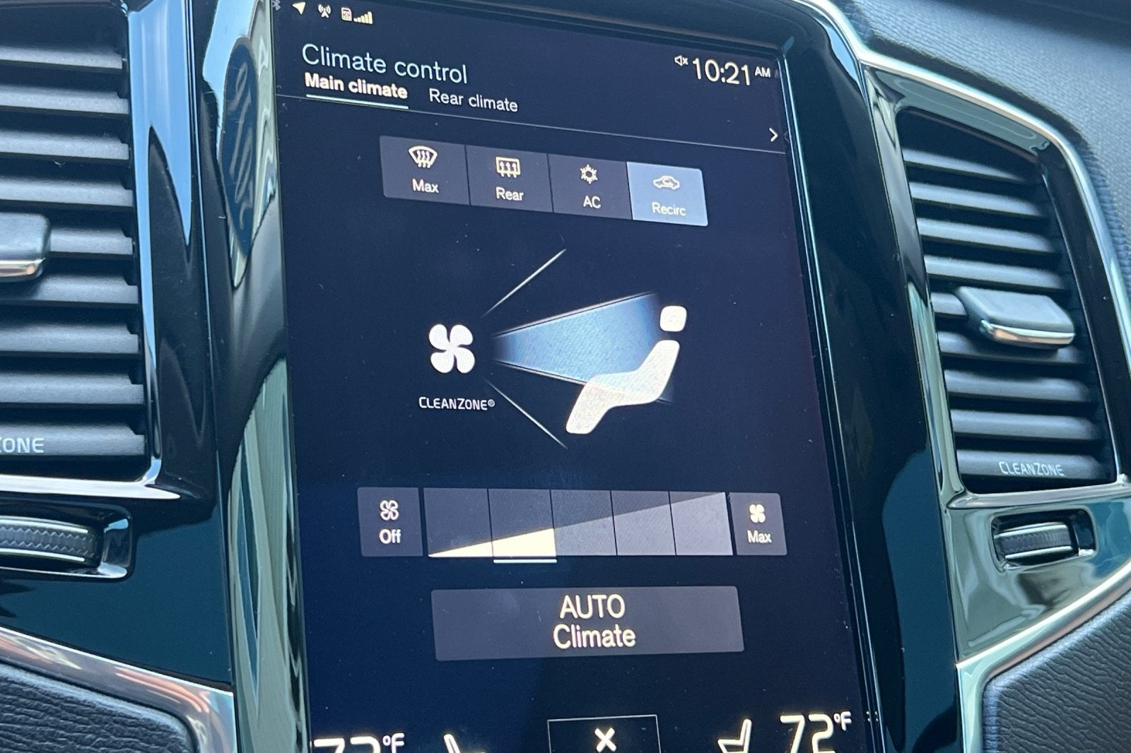 2016 Volvo XC90 T6 Momentum